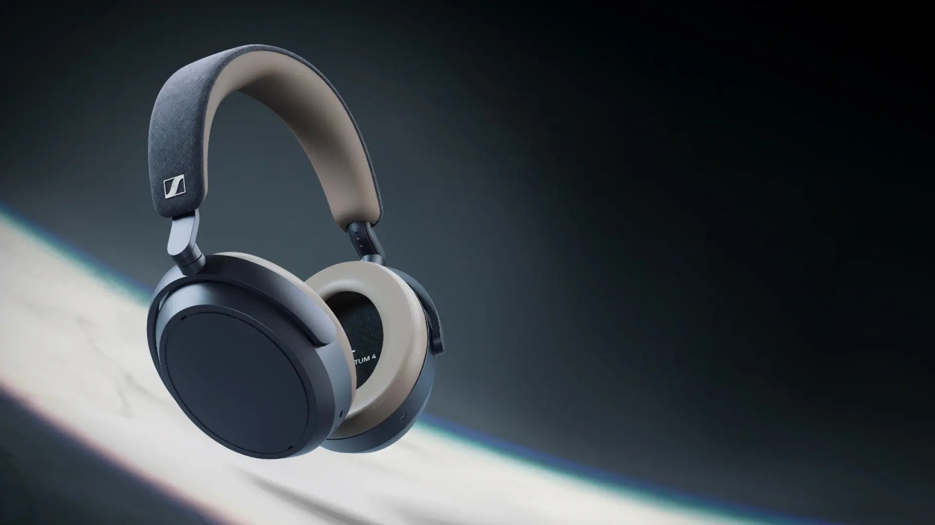  Momentum 4 Wireless Denim Desktop