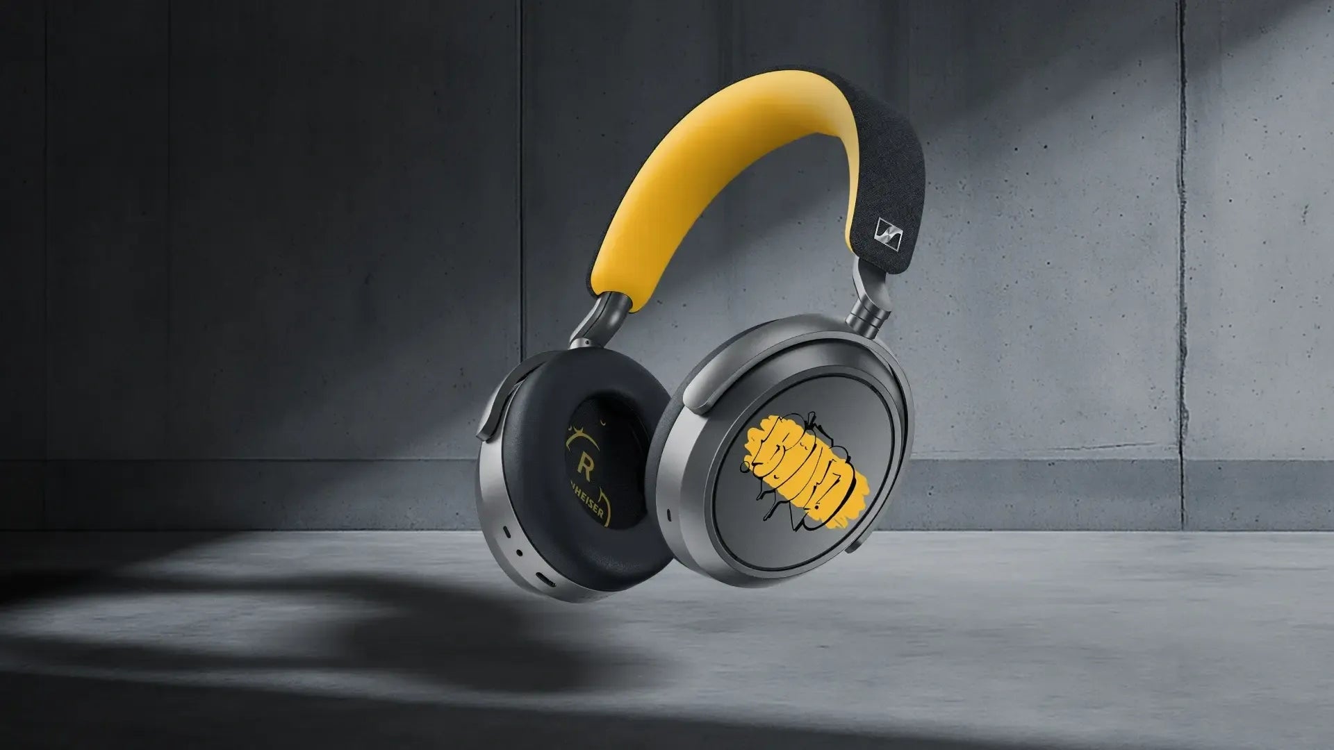  Momentum 4 Wireless 80th Anniversary Edition Headphone Desktop